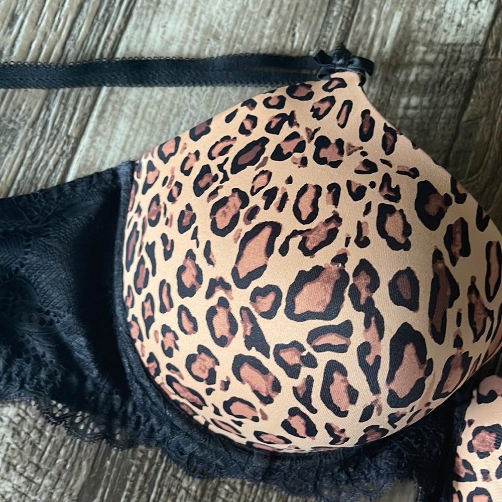 Modern Movement Leopard Print, 36d - image 3